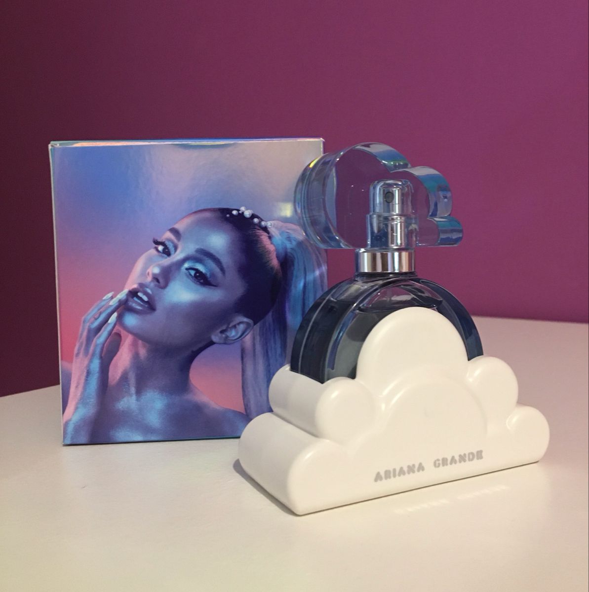 Ariana Grande Cloud original con caja