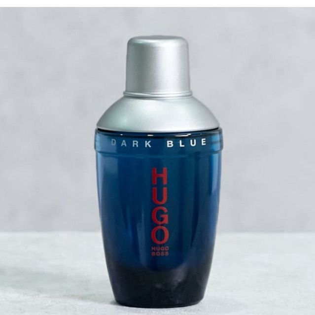 Hugo Boss Dark Blue, detalle del frasco