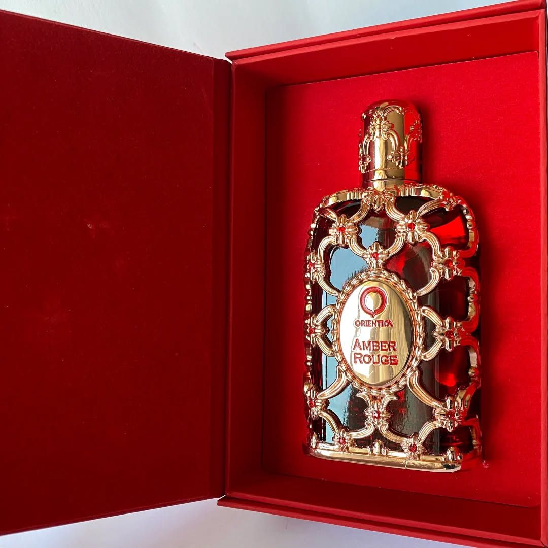 Orientica Amber Rouge, detalle del frasco
